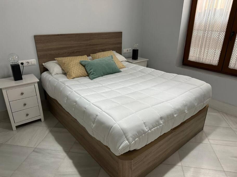Riverwalk Suites - Puente Triana Севилья Экстерьер фото