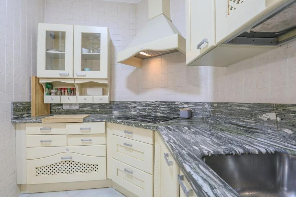 Riverwalk Suites - Puente Triana Севилья Экстерьер фото