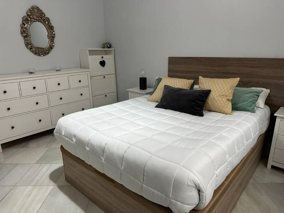 Riverwalk Suites - Puente Triana Севилья Экстерьер фото