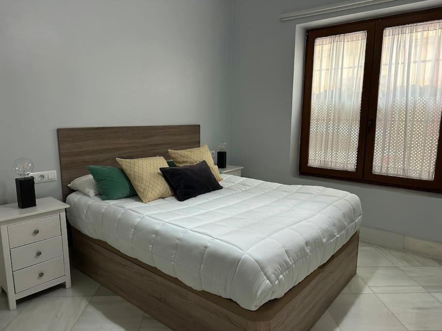Riverwalk Suites - Puente Triana Севилья Экстерьер фото