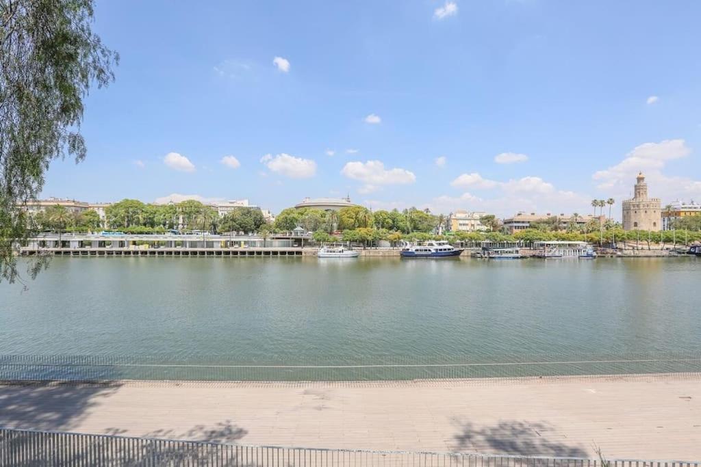 Riverwalk Suites - Puente Triana Севилья Экстерьер фото